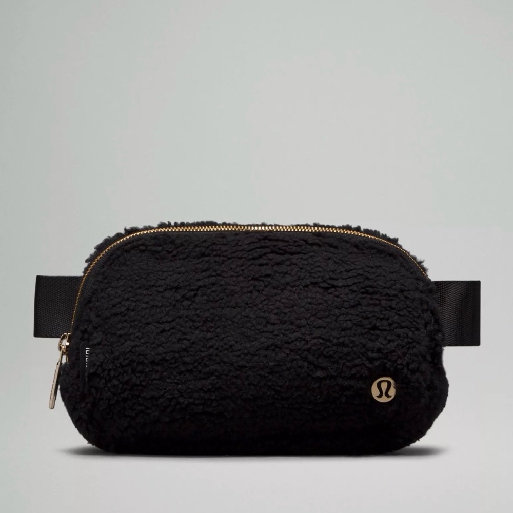 lululemon athletica Black Fleece Crossbody Bag